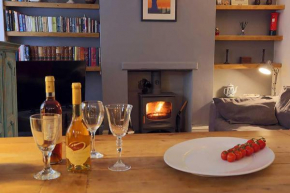 Charming 3 bedroom house with indoor wood burner.